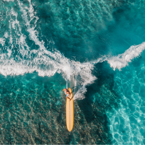 Surfer à Nusa Lembongan