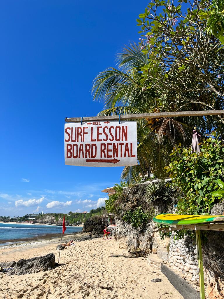activités à faire à bali lors de votre séjour à bali surf à Uluwatu