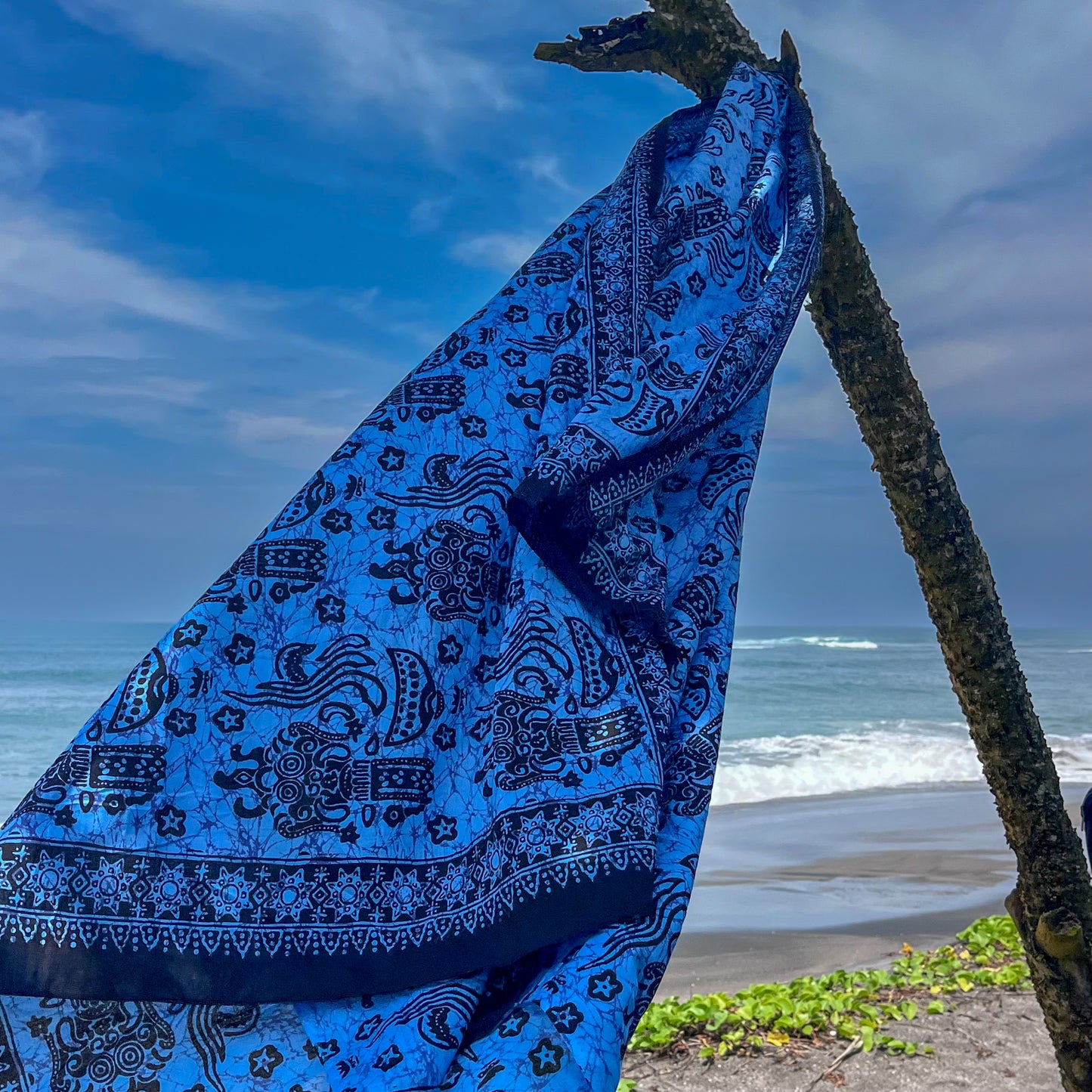 đź’™ Sarong en batik bleu