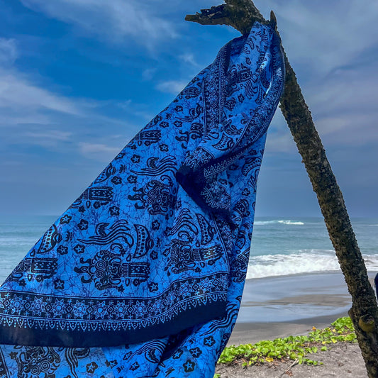 💙 Sarong en batik bleu